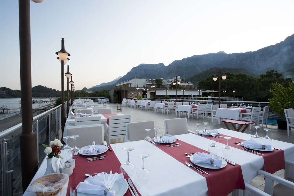 Perre La Mer Hotel Resort & Spa — Restaurant & bars in Kemer