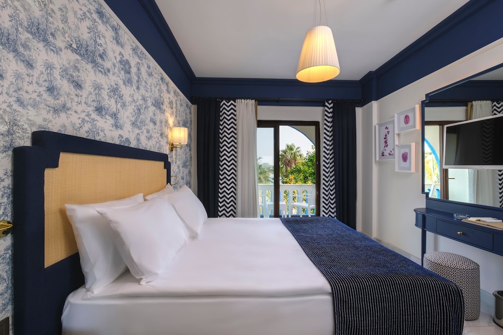 Utopia Beach Club — Rooms in Avsallar