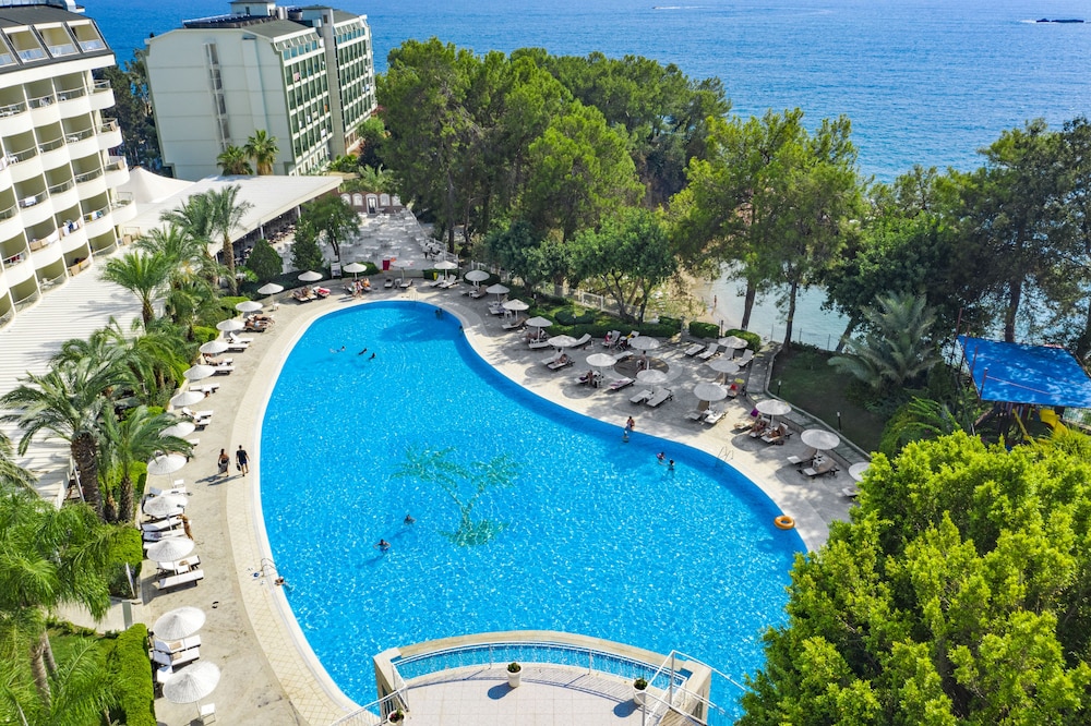 Utopia Beach Club — Pool in Avsallar