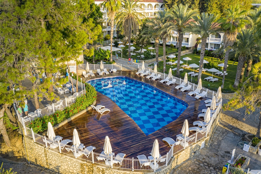 Utopia Beach Club — Pool in Avsallar