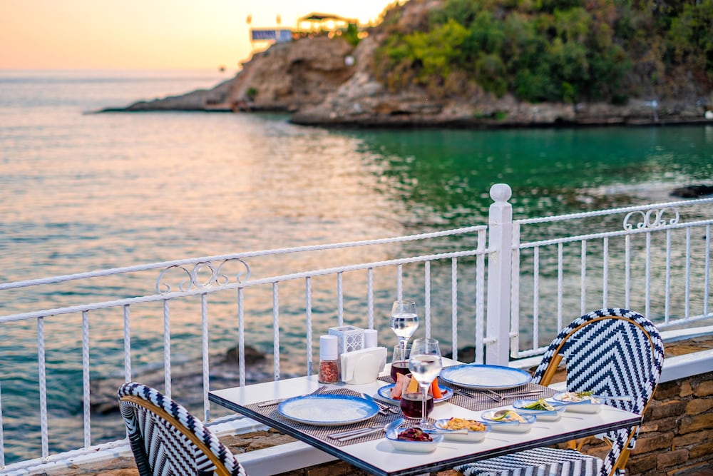 Utopia Beach Club — Restaurant in Avsallar