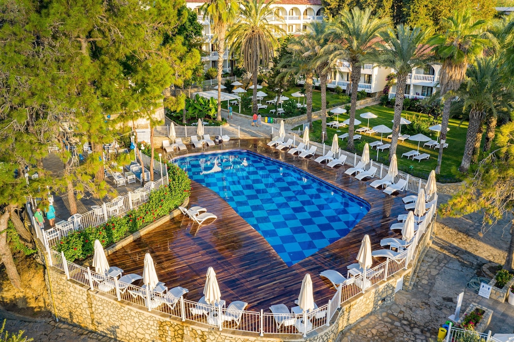 Utopia Beach Club — Pool in Avsallar