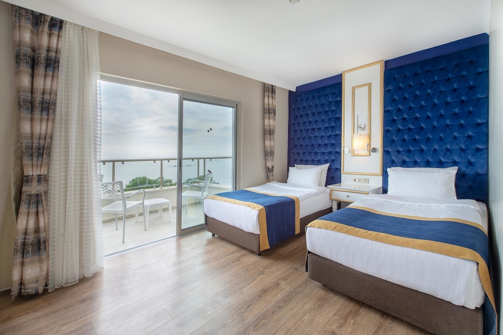 Utopia Beach Club — Rooms in Avsallar