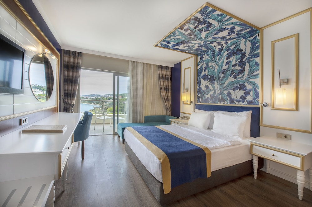 Utopia Beach Club — Rooms in Avsallar