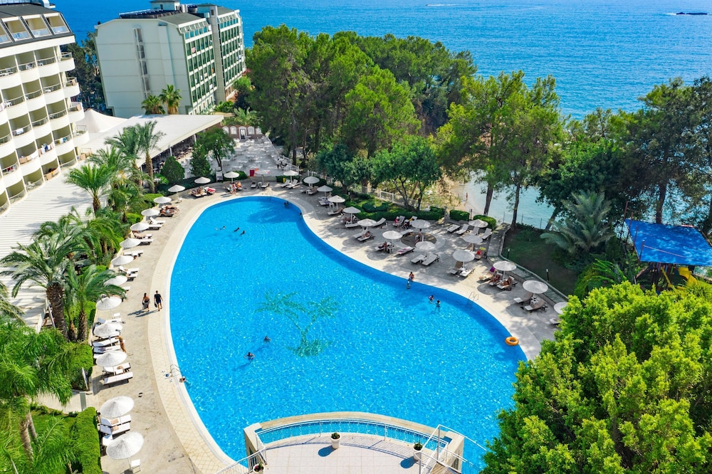 Utopia Beach Club — Pool in Avsallar