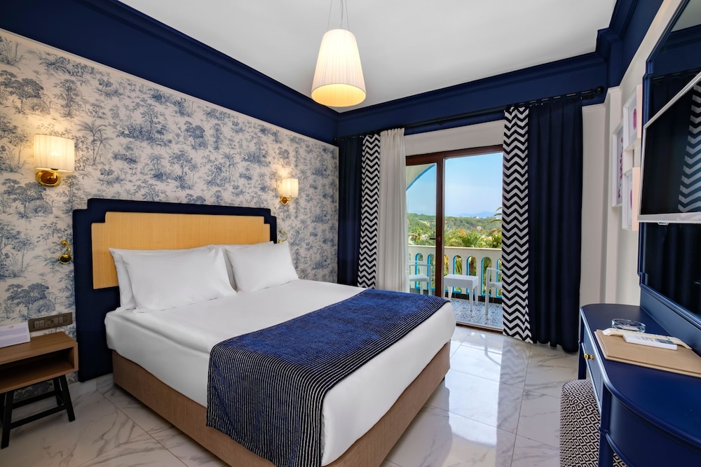 Utopia Beach Club — Rooms in Avsallar