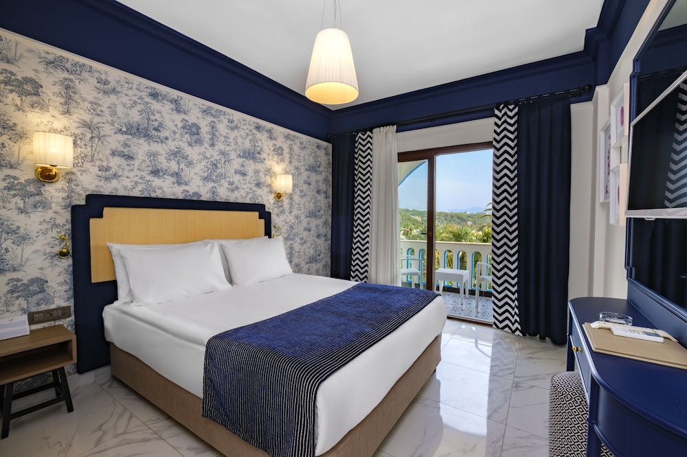 Utopia Beach Club — Rooms in Avsallar