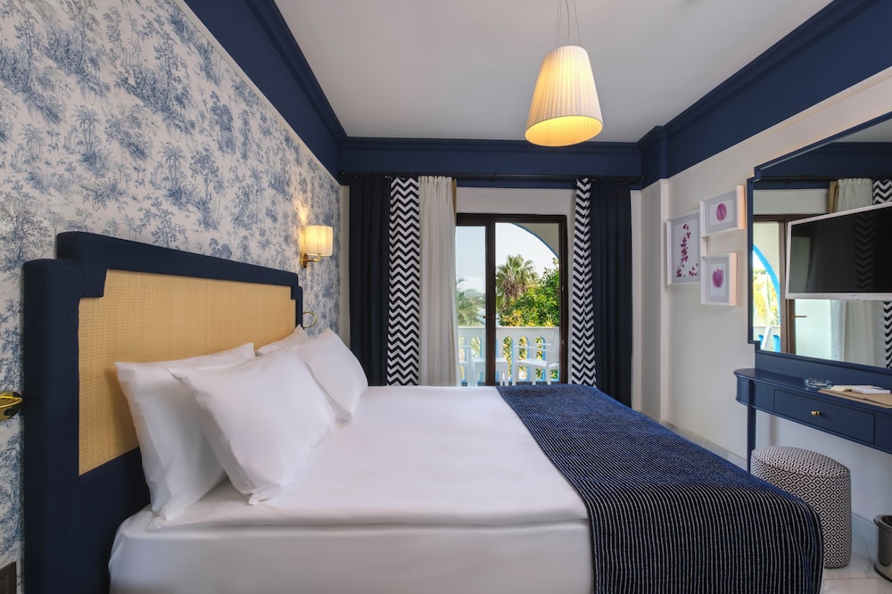 Utopia Beach Club — Rooms in Avsallar