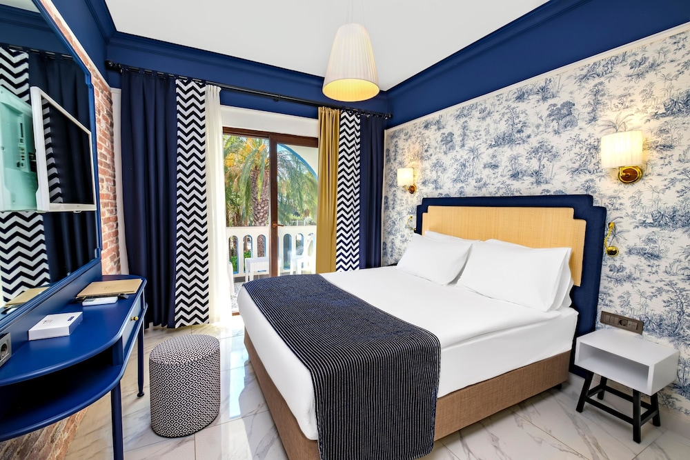 Utopia Beach Club — Rooms in Avsallar