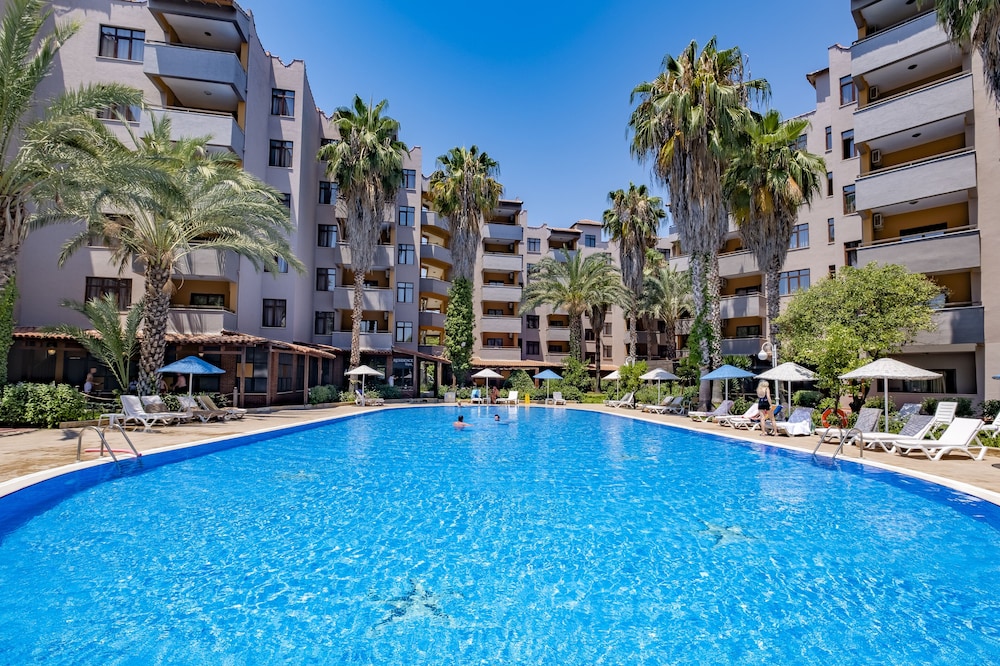 Utopia Resort & Residence — Swimming pool in Avsallar