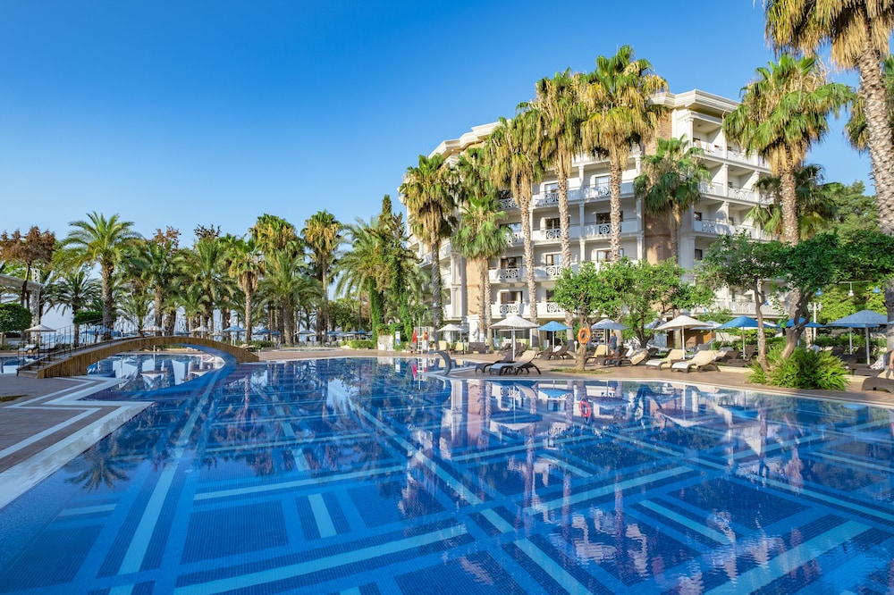 Utopia Resort & Residence — Swimming pool in Avsallar