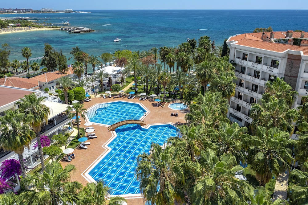 Utopia Resort & Residence - zdjęcie 4