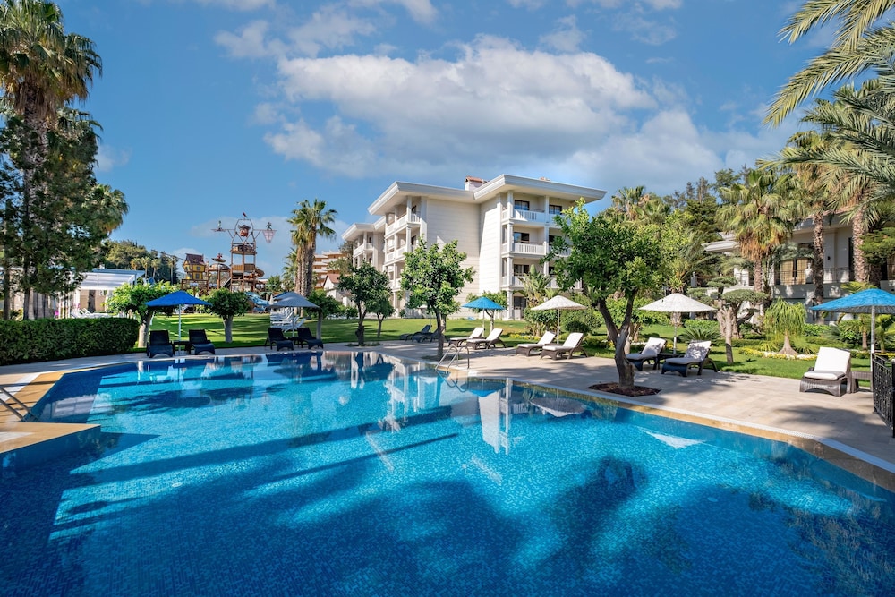 Utopia Resort & Residence — Swimming pool in Avsallar