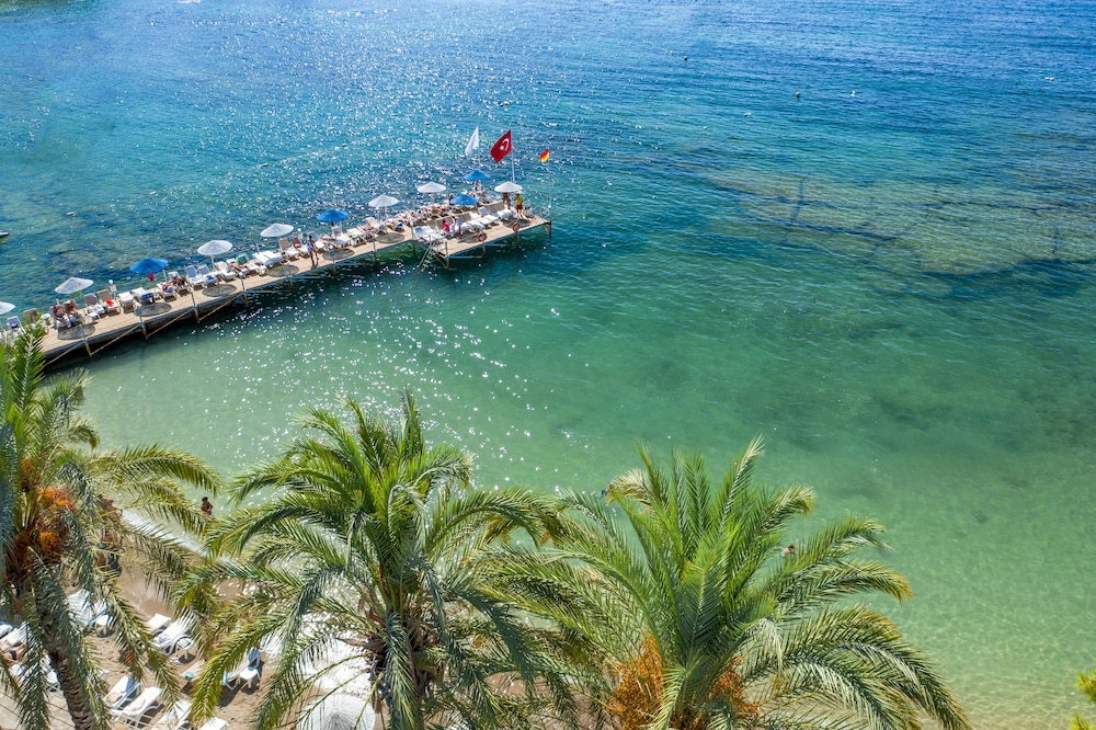 Utopia Resort & Residence — Beach in Avsallar