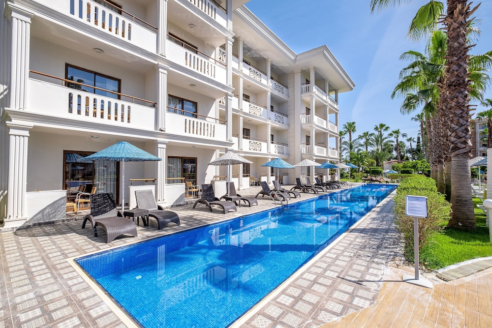 Utopia Resort & Residence — Swimming pool in Avsallar