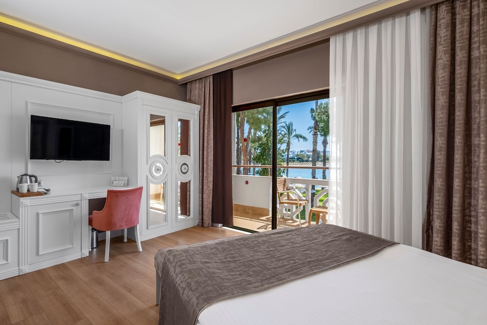 Utopia Resort & Residence — Hotel rooms in Avsallar