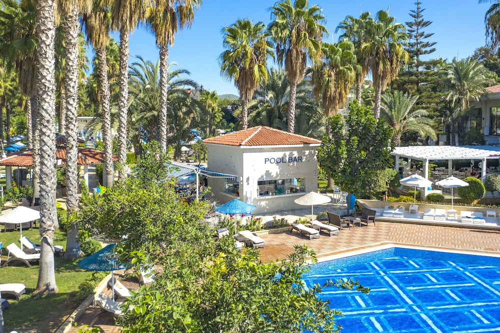 Utopia Resort & Residence — Swimming pool in Avsallar