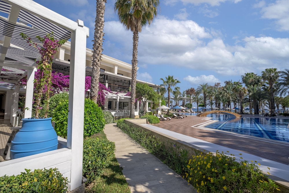 Utopia Resort & Residence — Swimming pool in Avsallar
