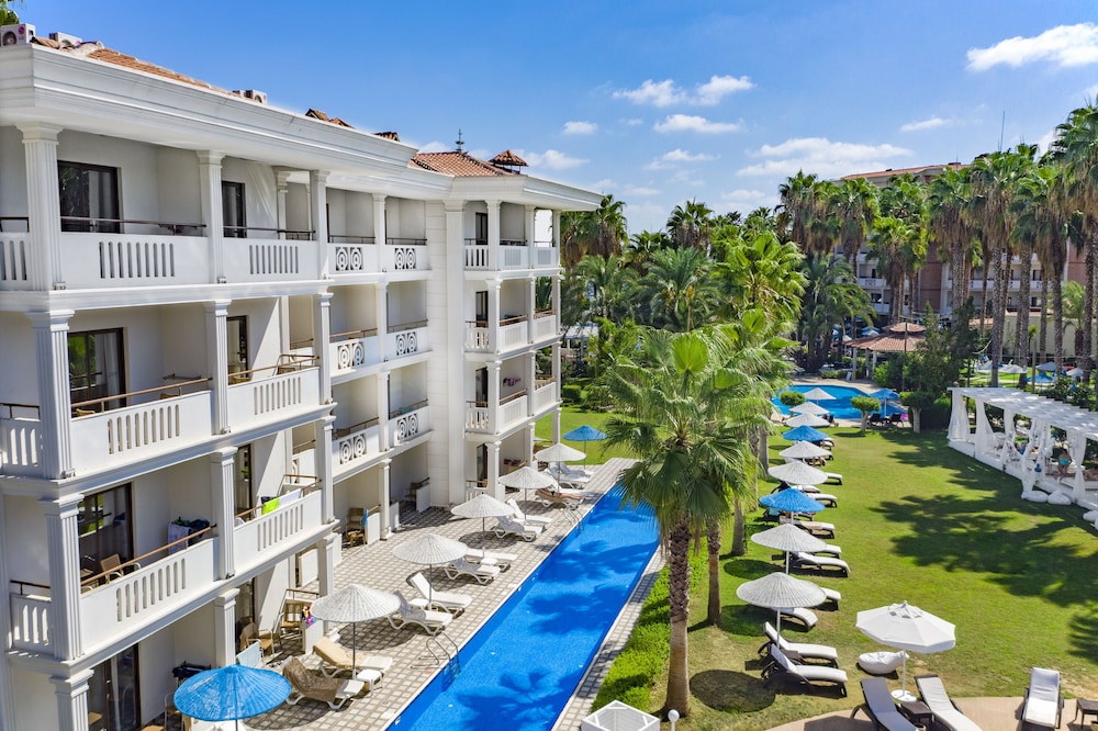 Utopia Resort & Residence — Swimming pool in Avsallar