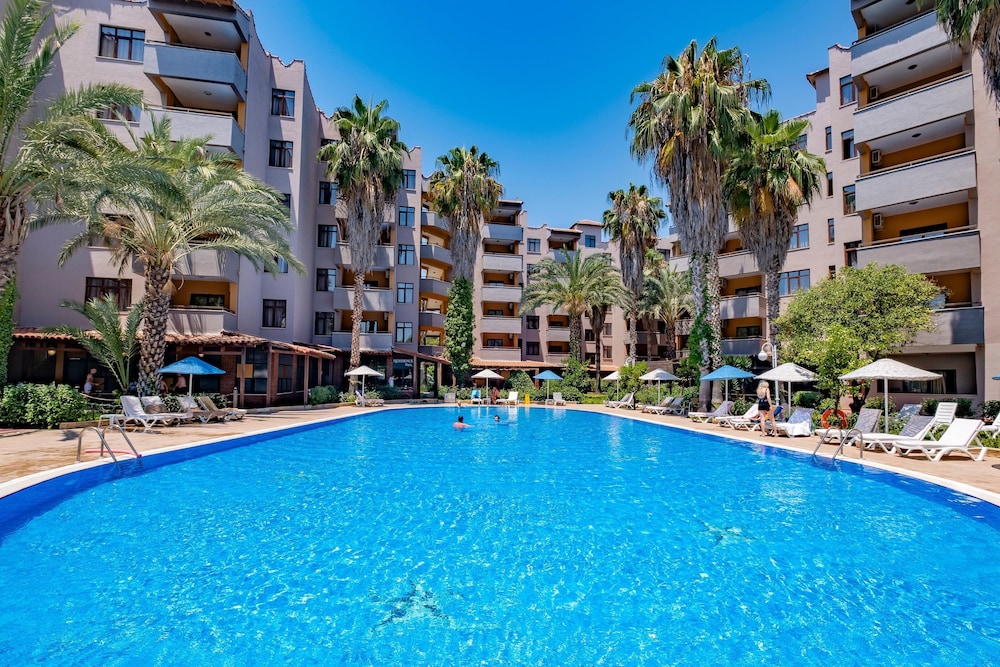 Utopia Resort & Residence — Swimming pool in Avsallar
