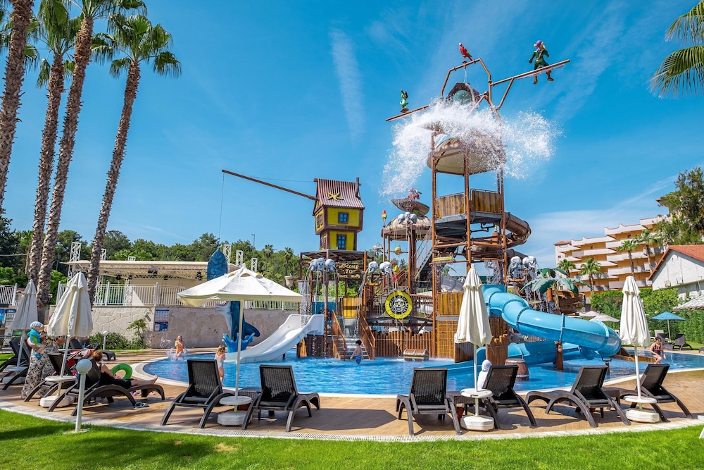 Utopia Resort & Residence — Swimming pool in Avsallar