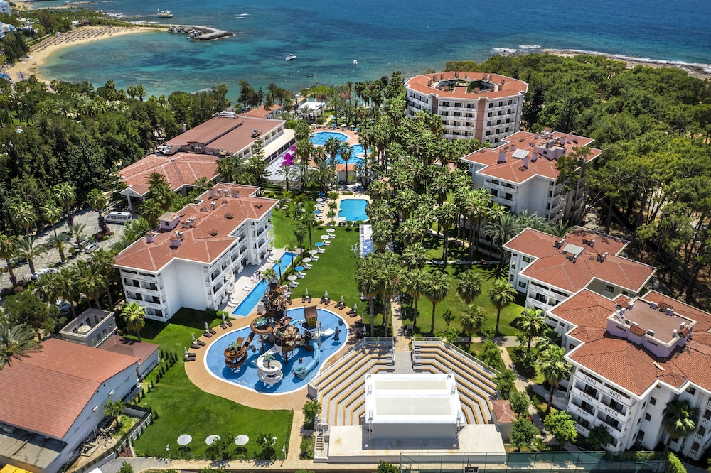 Utopia Resort & Residence — Swimming pool in Avsallar
