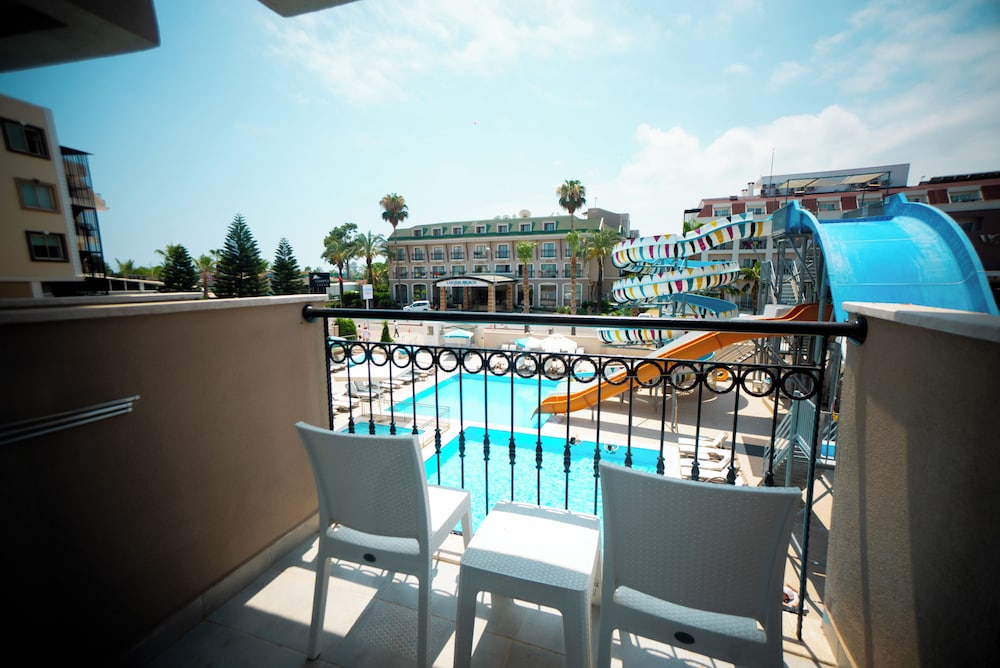 Lucida Beach Hotel - Ultra All Inclusive — Swimming pool in Kemer