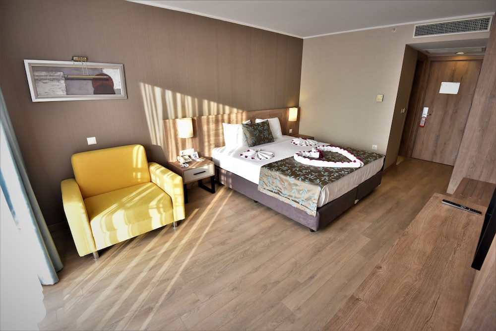 Lucida Beach Hotel - Ultra All Inclusive — Hotel rooms in Kemer
