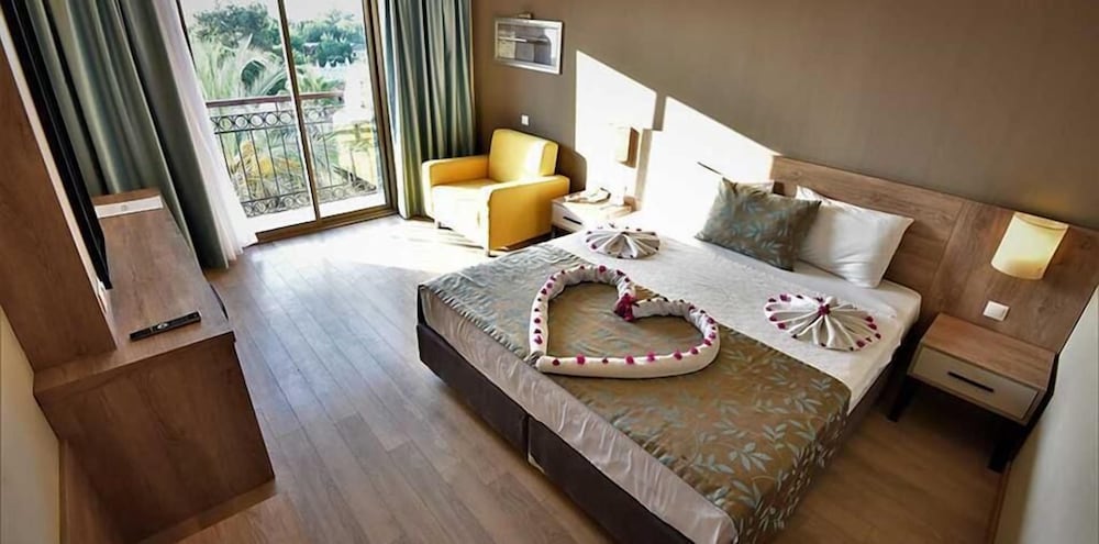 Lucida Beach Hotel - Ultra All Inclusive — Hotel rooms in Kemer