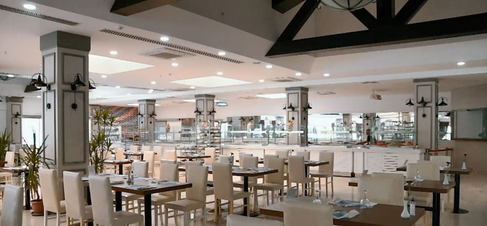 Lucida Beach Hotel - Ultra All Inclusive — Restaurant & bars in Kemer