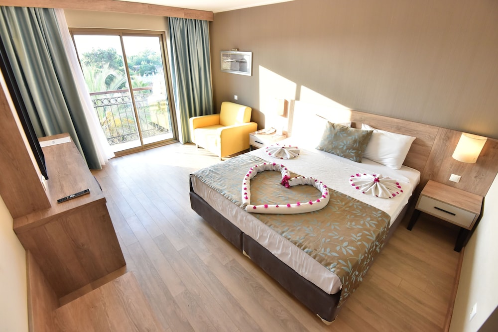 Lucida Beach Hotel - Ultra All Inclusive — Hotel rooms in Kemer