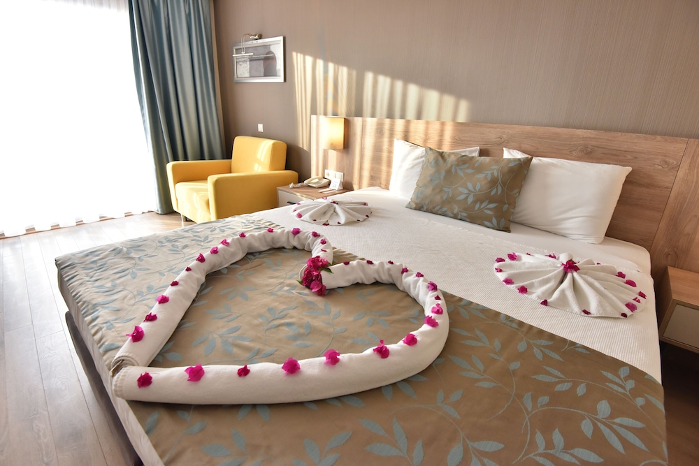 Lucida Beach Hotel - Ultra All Inclusive — Hotel rooms in Kemer