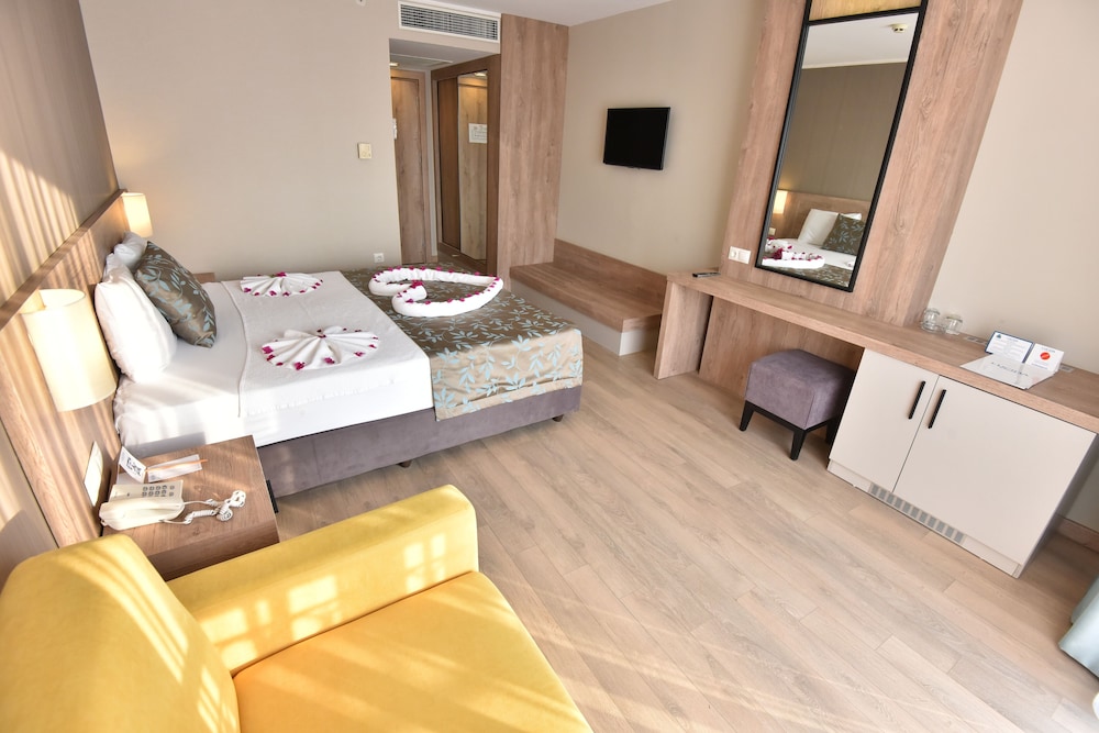 Lucida Beach Hotel - Ultra All Inclusive — Hotel rooms in Kemer