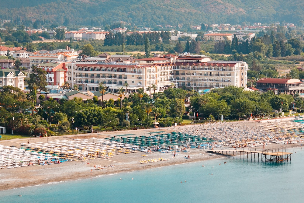 L'Oceanica Beach Resort Hotel - All Inclusive — Beach in Kemer