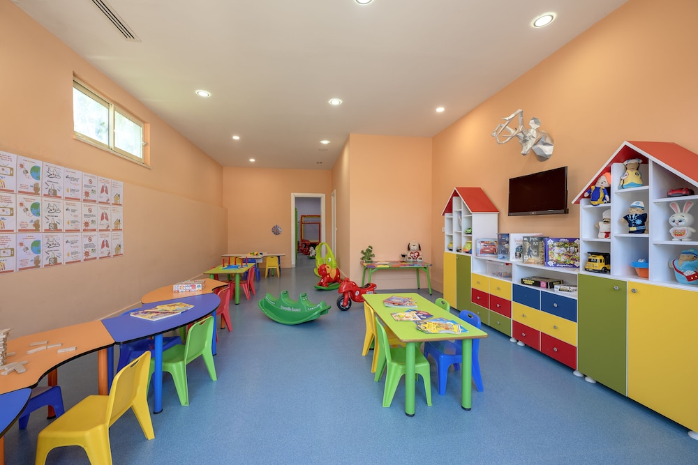 L'Oceanica Beach Resort Hotel - All Inclusive — Attractions for children in Kemer