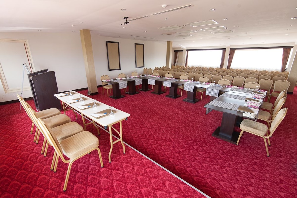 L'Oceanica Beach Resort Hotel - All Inclusive — Restaurant & bars in Kemer
