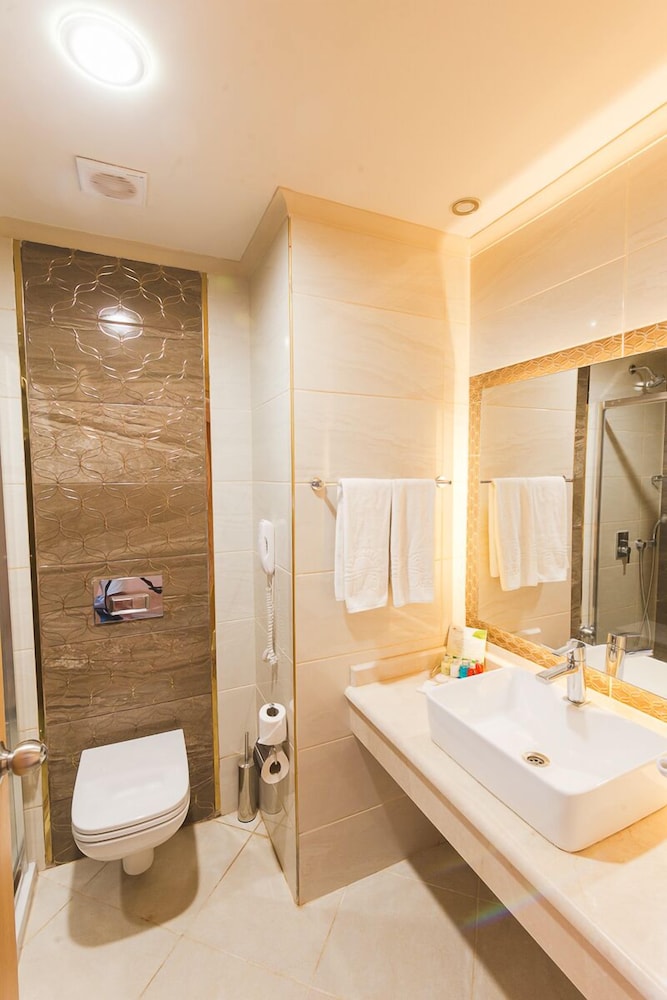 L'Oceanica Beach Resort Hotel - All Inclusive — Hotel rooms in Kemer