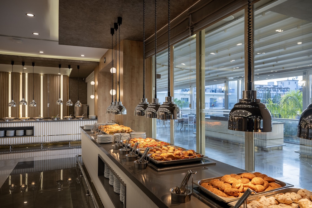 L'Oceanica Beach Resort Hotel - All Inclusive — Restaurant & bars in Kemer