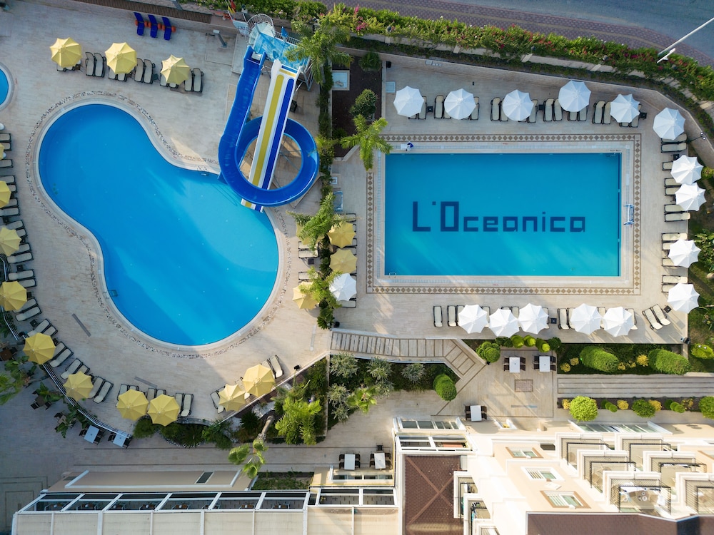 L'Oceanica Beach Resort Hotel - All Inclusive — Swimming pool in Kemer