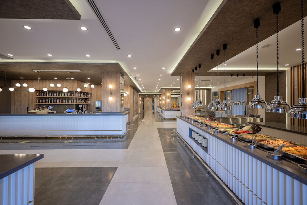 L'Oceanica Beach Resort Hotel - All Inclusive — Restaurant & bars in Kemer