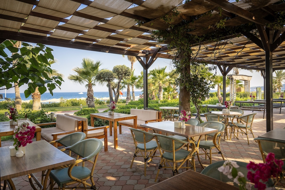 L'Oceanica Beach Resort Hotel - All Inclusive — Restaurant & bars in Kemer