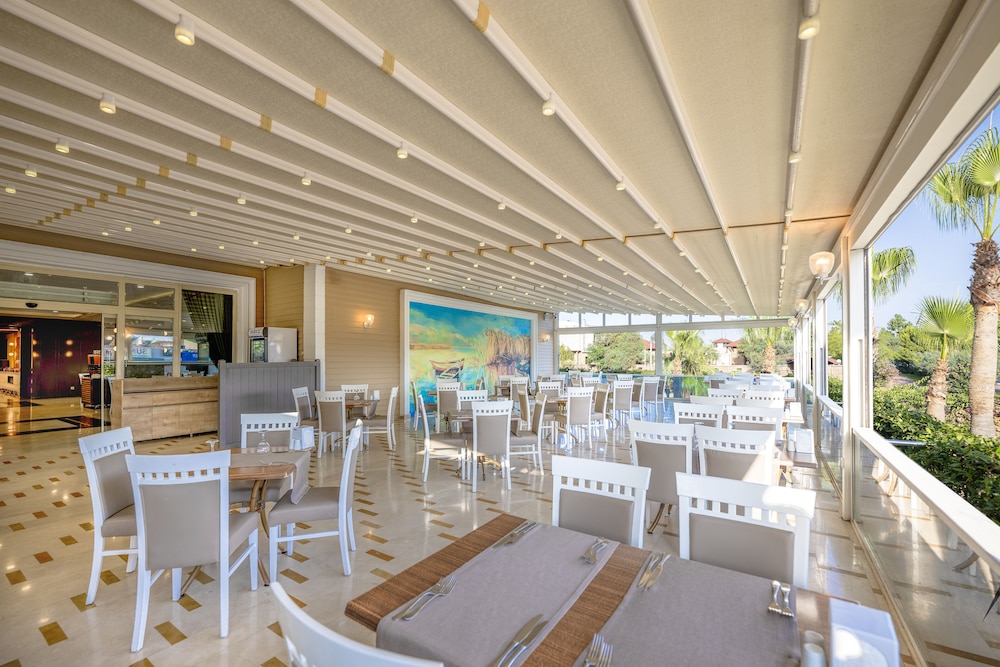 L'Oceanica Beach Resort Hotel - All Inclusive — Restaurant & bars in Kemer