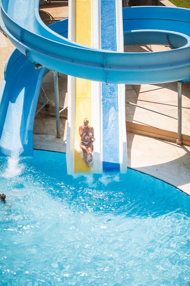L'Oceanica Beach Resort Hotel - All Inclusive — Swimming pool in Kemer