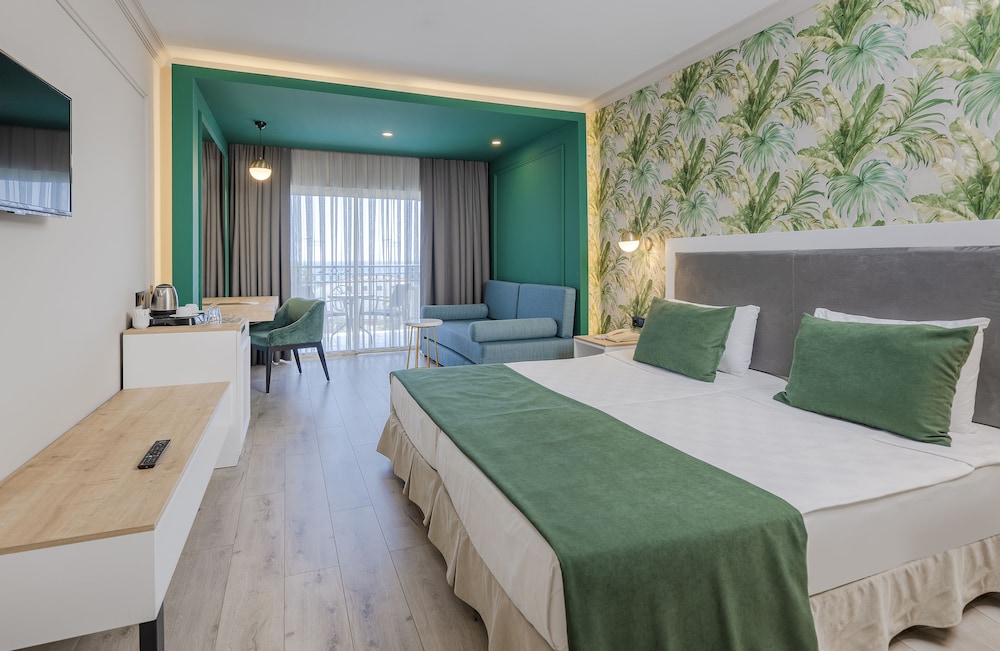 L'Oceanica Beach Resort Hotel - All Inclusive — Hotel rooms in Kemer