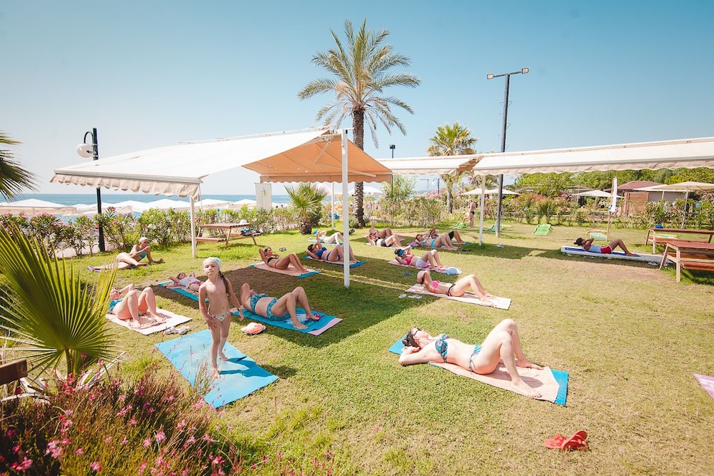 L'Oceanica Beach Resort Hotel - All Inclusive — Beach in Kemer