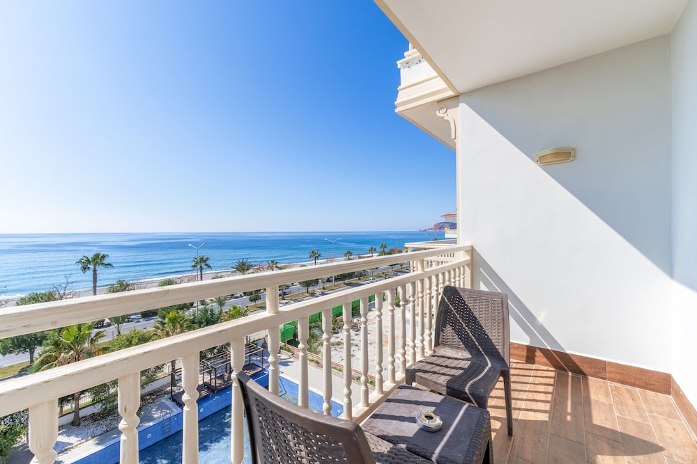 SEY BEACH HOTEL &SPA — Hotel rooms in Alanya