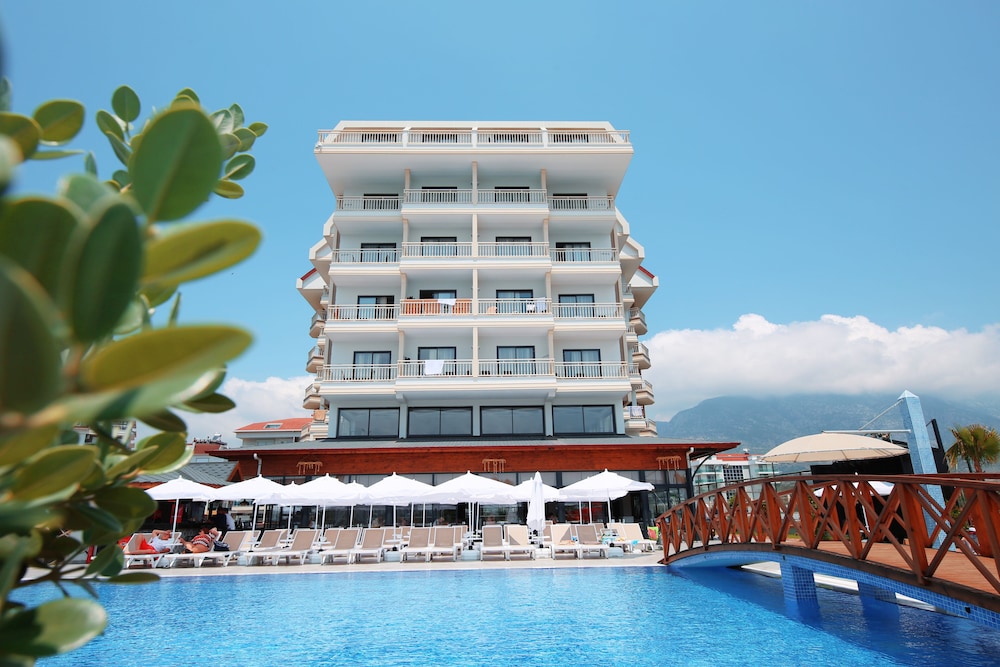 SEY BEACH HOTEL &SPA — Swimming pool in Alanya