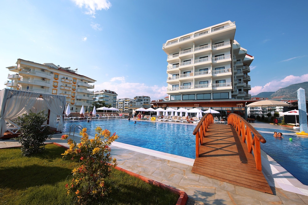 SEY BEACH HOTEL &SPA — Swimming pool in Alanya
