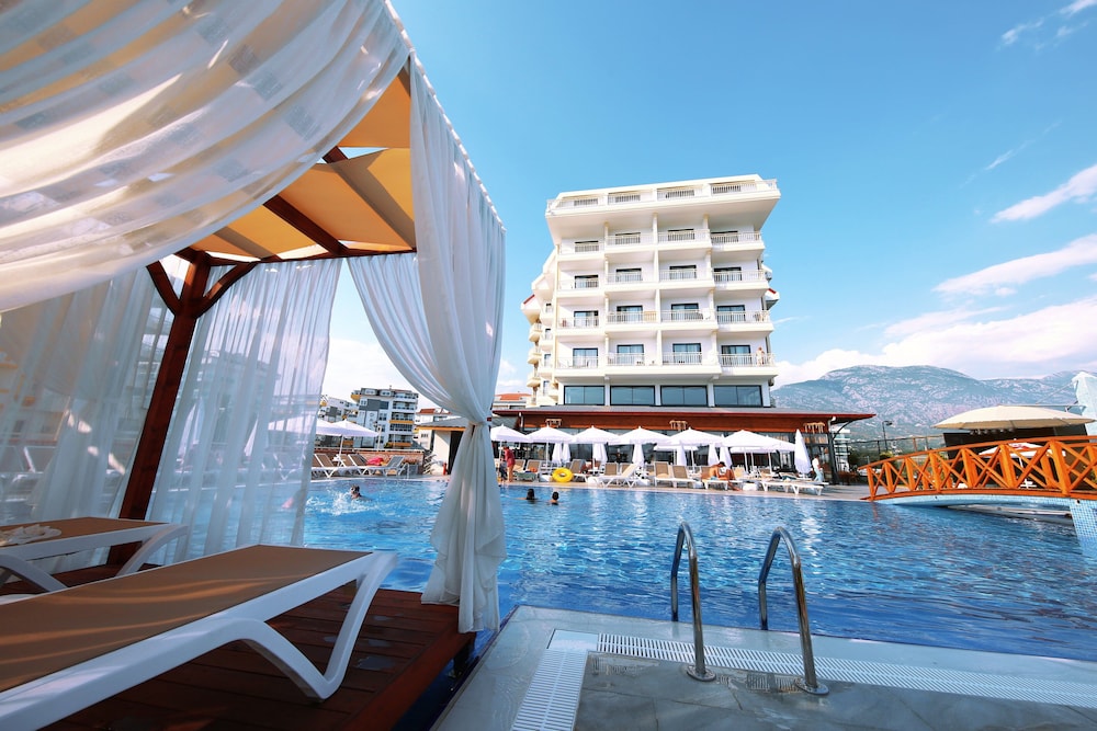 SEY BEACH HOTEL &SPA — Swimming pool in Alanya