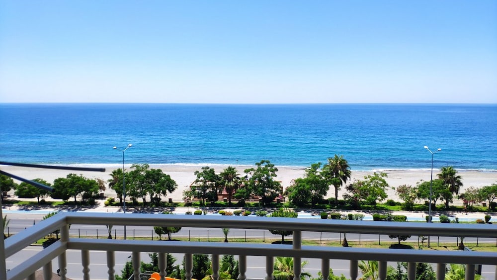 SEY BEACH HOTEL &SPA — Beach in Alanya
